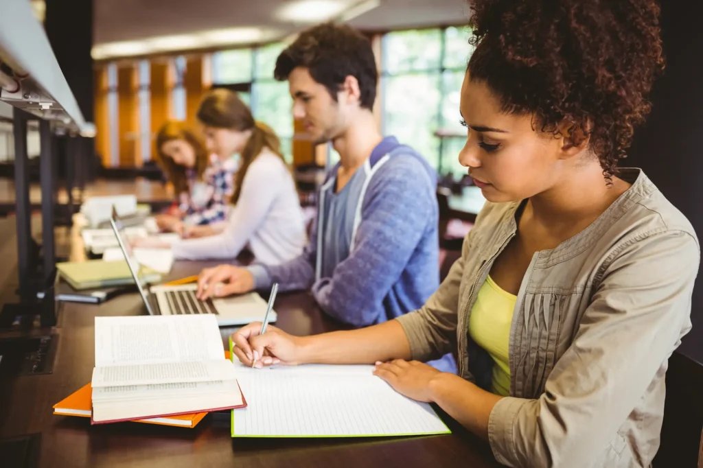 Impacto Vital Como o Ensino Superior Influencia a Longevidade e a Saude