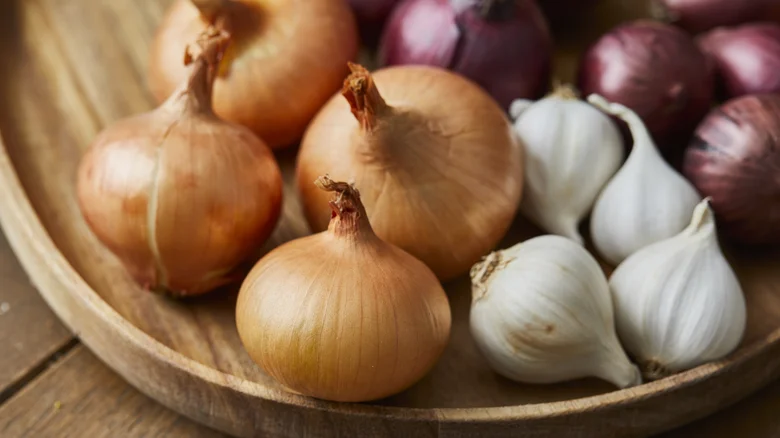 Mitos e Verdades Saborosos sobre as Cebolas na Cozinha